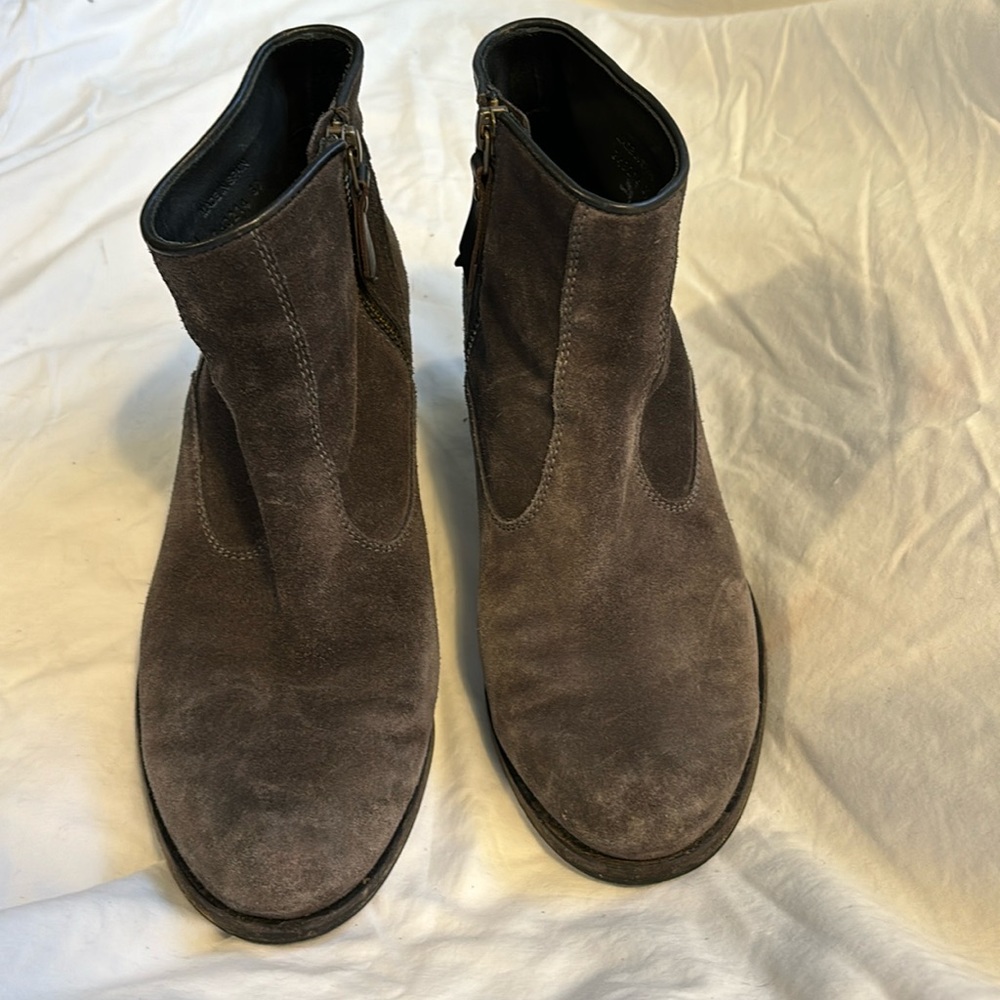 EUC n.d.c. suede bootie